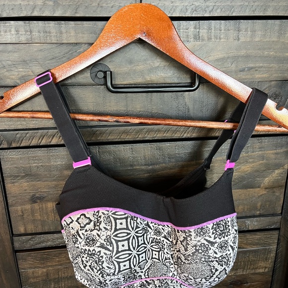 Ambrielle Other - Ambrielle Sports Bra 34DD